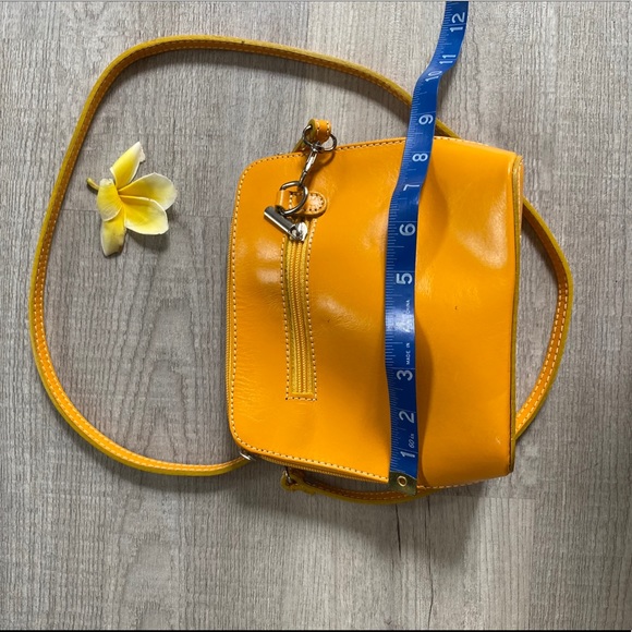 Vera Pelle yellow mini crossbody shoulder bag - Picture 6 of 12
